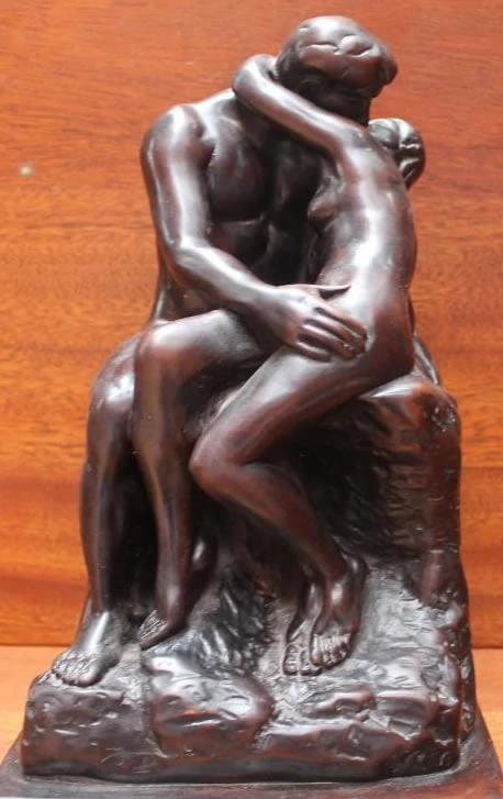 pareja abrazada